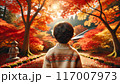 紅葉狩りをする子供の後ろ姿 117007973