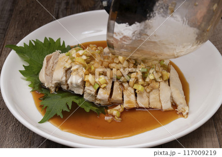 よだれ鷄 たれをかける よだれ鷄のたれ よだれ鷄 たれをかける よだれ鷄のたれ 117009219