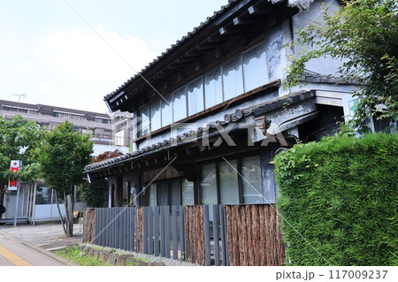 埼玉県志木市の志木街道沿いに残る古民家の建物 埼玉県志木市の志木街道沿いに残る古民家の建物 117009237