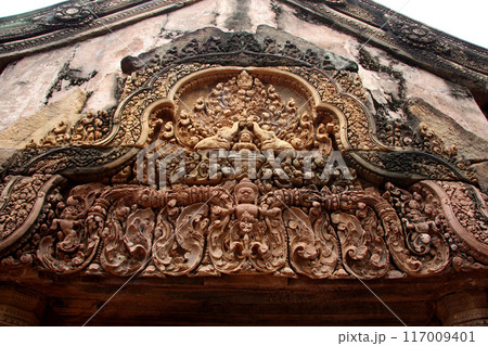 バンテアイ・スレイ　カンボジア　アンコール遺跡 117009401