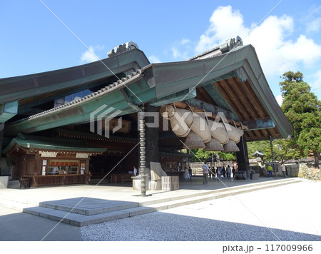 日本最大級の大しめ縄、出雲大社の神楽殿(かぐらでん) 写真 日本最大級の大しめ縄、出雲大社の神楽殿(かぐらでん) 写真 117009966