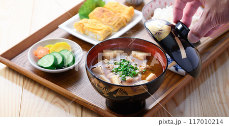 これぞ和風料理　納豆汁（納豆のお味噌汁とご飯）朝食イメージ 117010214
