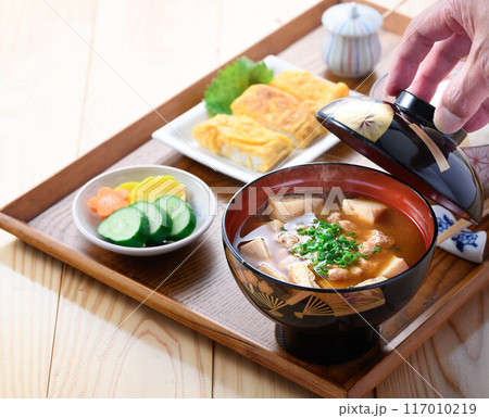 これぞ和風料理 納豆汁(納豆のお味噌汁とご飯)朝食イメージ これぞ和風料理 納豆汁(納豆のお味噌汁とご飯)朝食イメージ 117010219