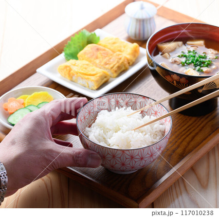 これぞ和風料理 納豆汁(納豆のお味噌汁とご飯)朝食イメージ これぞ和風料理 納豆汁(納豆のお味噌汁とご飯)朝食イメージ 117010238