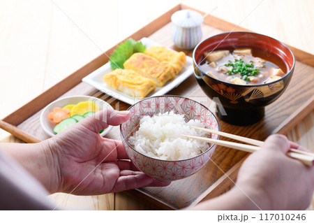 これぞ和風料理　納豆汁（納豆のお味噌汁とご飯）朝食イメージ 117010246