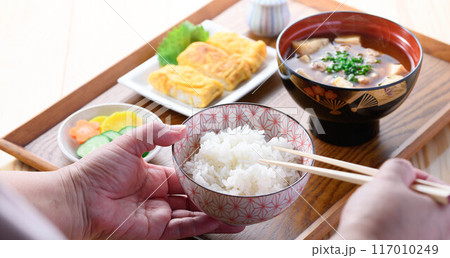 これぞ和風料理 納豆汁(納豆のお味噌汁とご飯)朝食イメージ これぞ和風料理 納豆汁(納豆のお味噌汁とご飯)朝食イメージ 117010249