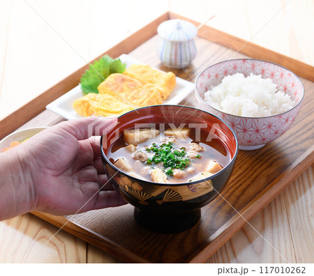 これぞ和風料理 納豆汁(納豆のお味噌汁とご飯)朝食イメージ これぞ和風料理 納豆汁(納豆のお味噌汁とご飯)朝食イメージ 117010262
