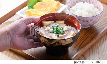 これぞ和風料理　納豆汁（納豆のお味噌汁とご飯）朝食イメージ 117010265