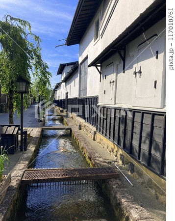 瀬戸川と白壁土蔵街(岐阜県・飛騨市) 瀬戸川と白壁土蔵街(岐阜県・飛騨市) 117010761