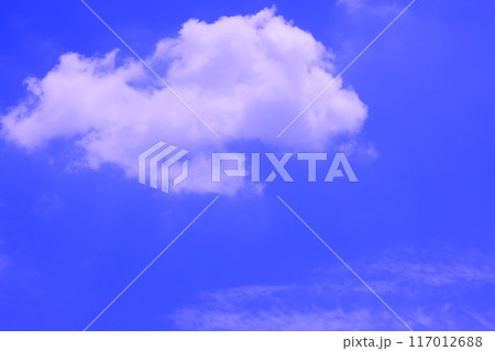 雲のある青空 (背景素材) 雲のある青空 (背景素材) 117012688