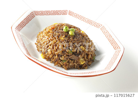 焦がし醤油炒飯を白背景で撮影 焦がし醤油炒飯を白背景で撮影 117015627