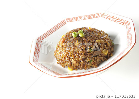 焦がし醤油炒飯を白背景で撮影 焦がし醤油炒飯を白背景で撮影 117015633