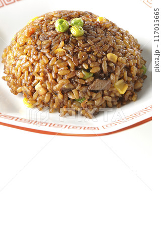 焦がし醤油炒飯を白背景で撮影 焦がし醤油炒飯を白背景で撮影 117015665