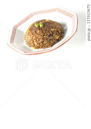 焦がし醤油炒飯を白背景で撮影 117015675