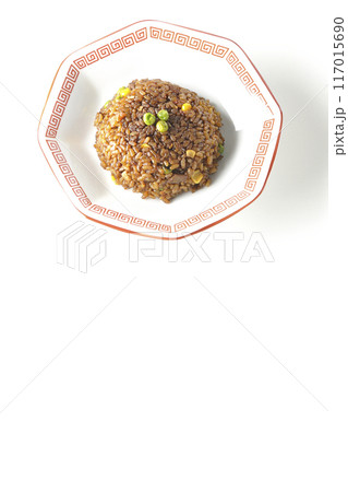 焦がし醤油炒飯を白背景で撮影 焦がし醤油炒飯を白背景で撮影 117015690