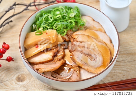 チャーシュー丼、焼豚丼、シナチク、ネギ。丼もの。 117015722
