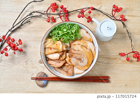 チャーシュー丼、焼豚丼、シナチク、ネギ。丼もの。 117015724