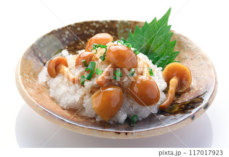 なめこおろし （白背景） 117017923