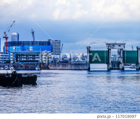 ベルビア67判をデジタルに 三十間堀川水門と天保山運河 1993年 117018097