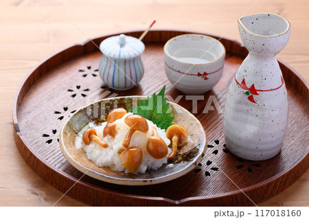 なめこおろしと日本酒 なめこおろしと日本酒 117018160