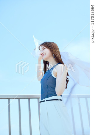 夏の女性ポートレート 117018664