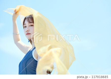 夏の女性ポートレート 117018685