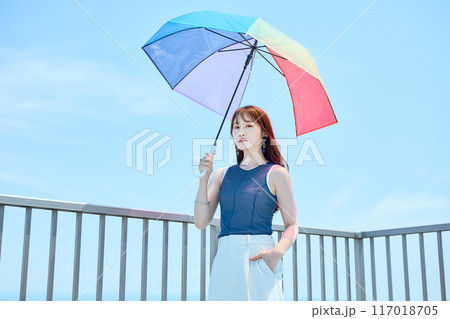 夏の女性ポートレート 117018705