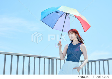 夏の女性ポートレート 117018709