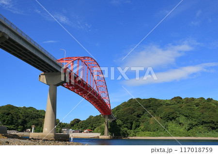山口県下松市　笠戸大橋　笠戸島に架かる赤い橋 117018759