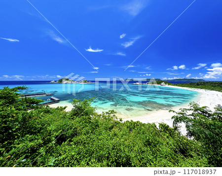 真夏の沖縄　渡嘉敷島の風景　阿波連ビーチ 117018937