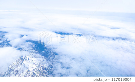 雪山アルプス上空の航空写真 雪山アルプス上空の航空写真 117019004