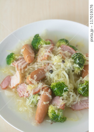 朝食用に簡単シュークルート 117019376