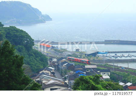 日本海ひすいライン「有間川港を背景に走る雪月花」 日本海ひすいライン「有間川港を背景に走る雪月花」 117019577