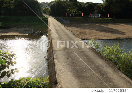島田川にかかる沈下橋　旭橋 117020524