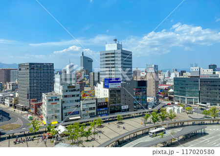 大分駅前ロータリーと市街地 117020580