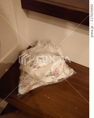 保育園の汚れ服 117020992