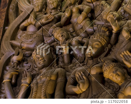 タイの寺院を飾る彫像 タイの寺院を飾る彫像 117022058