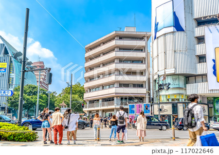 東京都渋谷区の都市風景　明治神宮前駅 117022646