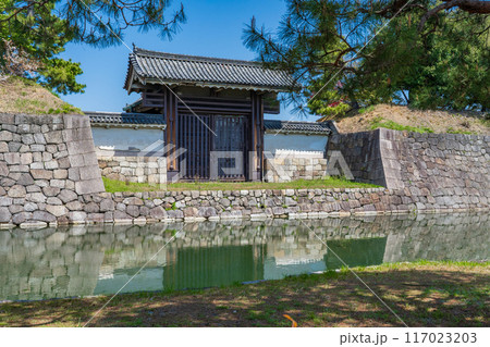 京都市　二条城の南門 117023203