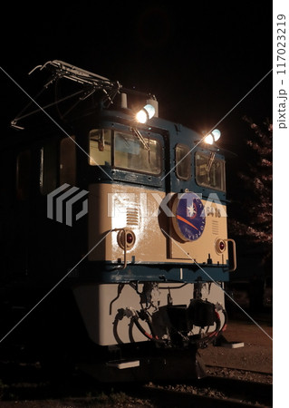 クラウドファンディングでお色直しされた勝沼駅のEF64のライトアップイベント_2022/4/9撮影  117023219