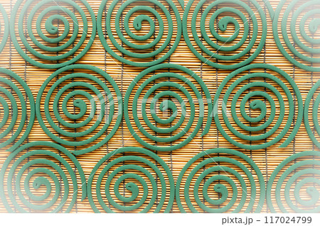 蚊取り線香 夏の風物詩 渦巻 背景素材 蚊取り線香 夏の風物詩 渦巻 背景素材 117024799