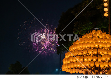 熱田まつり、夜空を彩る献灯まきわらと花火〈愛知県名古屋市〉 117027027