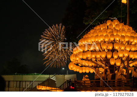 熱田まつり、夜空を彩る献灯まきわらと花火〈愛知県名古屋市〉 117027028