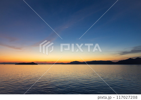 夕暮れの瀬戸内海の風景 夕暮れの瀬戸内海の風景 117027208