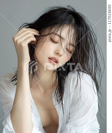 リラックスした表情の若い日本人女性のポートレート リラックスした表情の若い日本人女性のポートレート 117028680