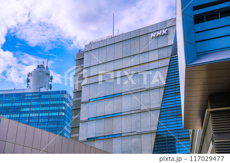 日本の東京都市景観　渋谷新景。NHK放送センターの前で新たな建物の建設が進んでいる＝8月1日 117029477