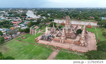 Pagoda at Wat Chaiwatthanaram temple is one of the famous temple in Ayutthaya, Thailand. Temple in Ayutthaya Historical Park, Ayutthaya, Thailand. UNESCO world heritage Pagoda at Wat Chaiwatthanaram temple is one of the famous temple in Ayutthaya, Thailand. Temple in Ayutthaya Historical Park, Ayutthaya, Thailand. UNESCO world heritage 117029524
