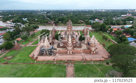 Pagoda at Wat Chaiwatthanaram temple is one of the famous temple in Ayutthaya, Thailand. Temple in Ayutthaya Historical Park, Ayutthaya, Thailand. UNESCO world heritage 117029525