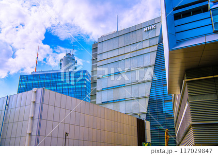 日本の東京都市景観 渋谷新景。NHK放送センターの前で新たな建物の建設が進んでいる=8月1日 日本の東京都市景観 渋谷新景。NHK放送センターの前で新たな建物の建設が進んでいる=8月1日 117029847