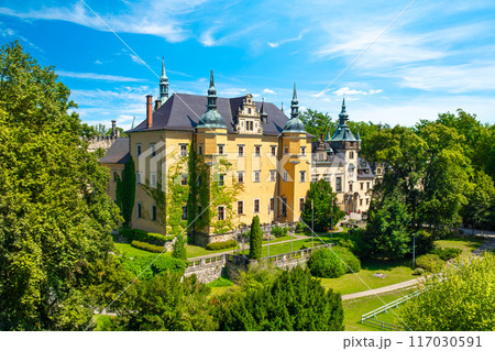 Beautiful Kliczkow Castle at sunny day, Lower Silesian voivodeship, in southwestern Poland Beautiful Kliczkow Castle at sunny day, Lower Silesian voivodeship, in southwestern Poland 117030591